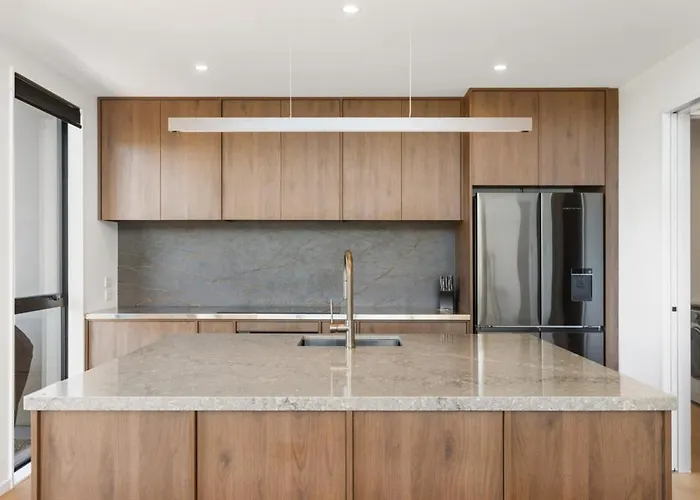Ferienhaus Modern Escape With Panoramic Mt Roy Views *