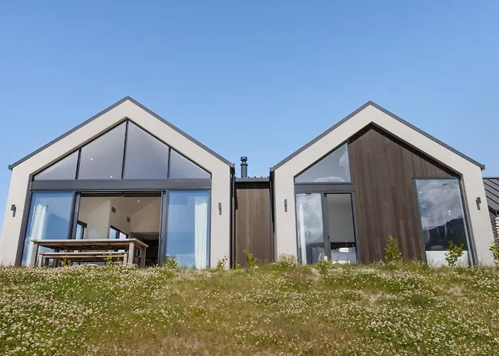 Ferienhaus Modern Escape With Panoramic Mt Roy Views Wanaka