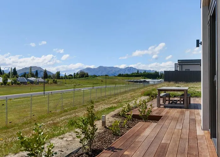 Modern Escape With Panoramic Mt Roy Views Ferienhaus Wanaka