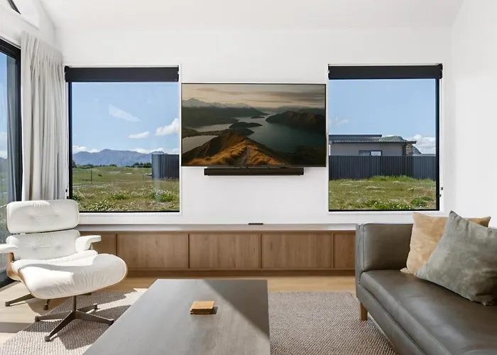 Ferienhaus Modern Escape With Panoramic Mt Roy Views *