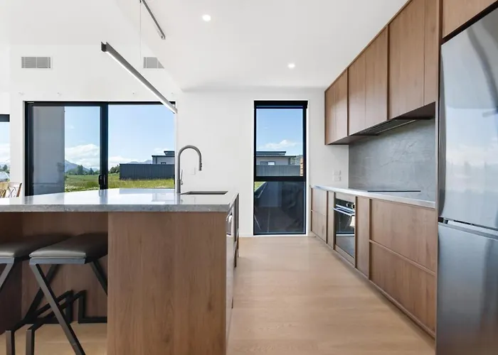 Modern Escape With Panoramic Mt Roy Views * Wanaka