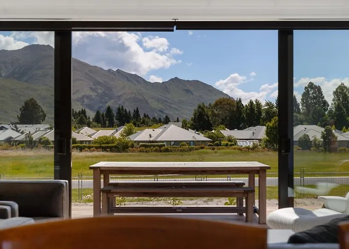 Ferienhaus Modern Escape With Panoramic Mt Roy Views